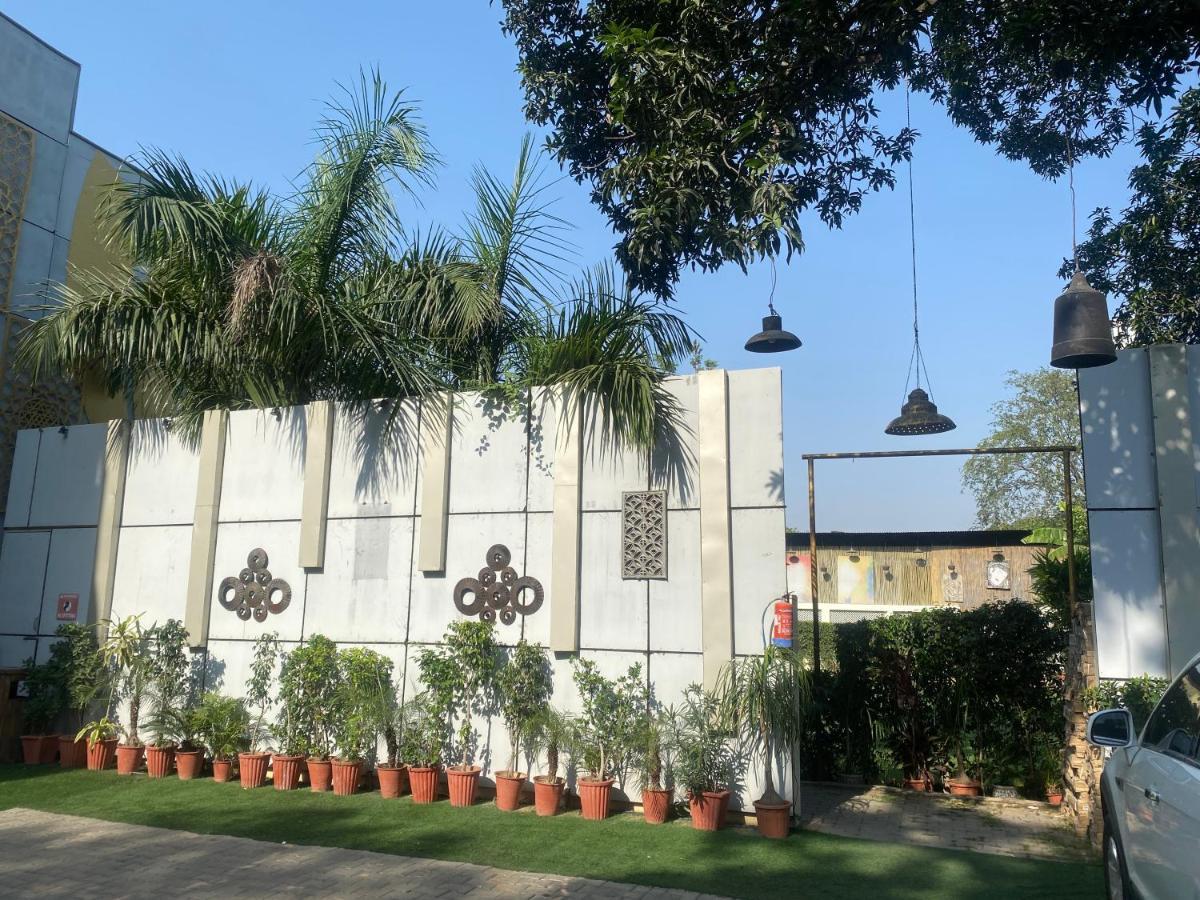 Hotel Cedar Jaipur Exteriör bild